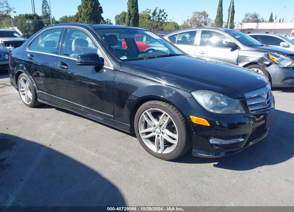 2012 MERCEDES-BENZ C 250 LUXURY/SPORT VIN: WDDGF4HB0CR208136