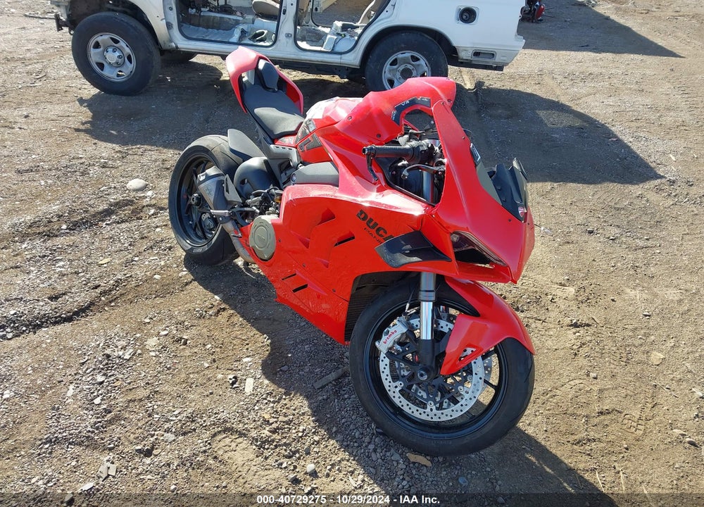 2023 DUCATI PANIGALE V4S VIN: ZDMDAGWW0PB004619