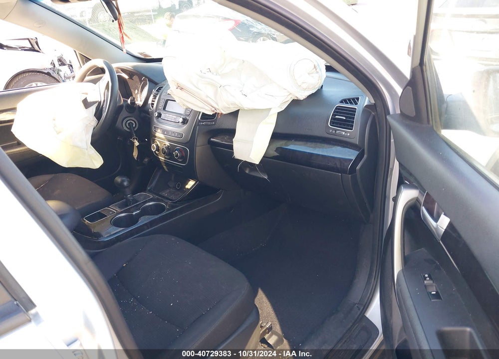 2014 KIA SORENTO LX VIN: 5XYKTCA66EG522234