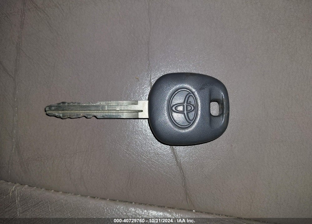 2001 TOYOTA SIENNA XLE VIN: 4T3ZF13C31U384368