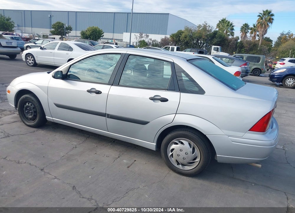 2000 FORD FOCUS LX VIN: 1FAFP33P2YW296539