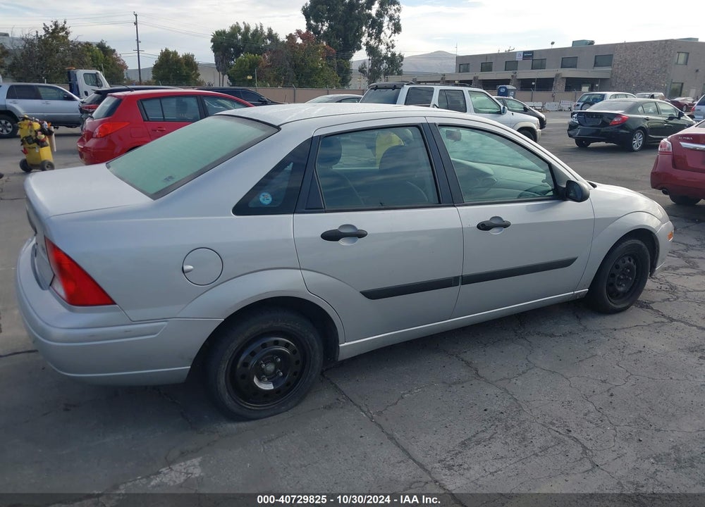 2000 FORD FOCUS LX VIN: 1FAFP33P2YW296539