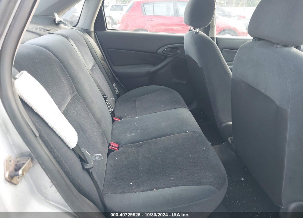 2000 FORD FOCUS LX VIN: 1FAFP33P2YW296539