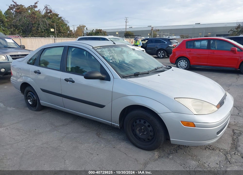 2000 FORD FOCUS LX VIN: 1FAFP33P2YW296539