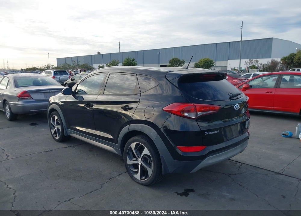2017 HYUNDAI TUCSON SPORT VIN: KM8J33A2XHU353682
