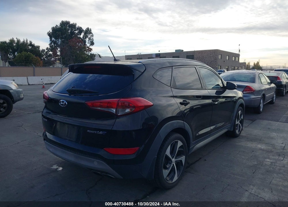 2017 HYUNDAI TUCSON SPORT VIN: KM8J33A2XHU353682