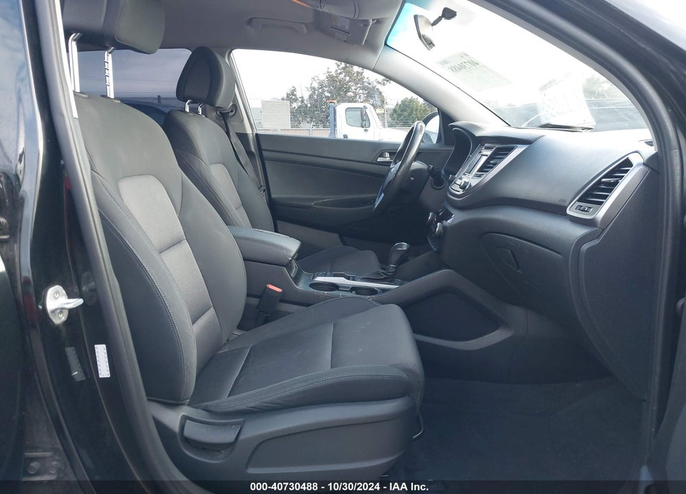 2017 HYUNDAI TUCSON SPORT VIN: KM8J33A2XHU353682
