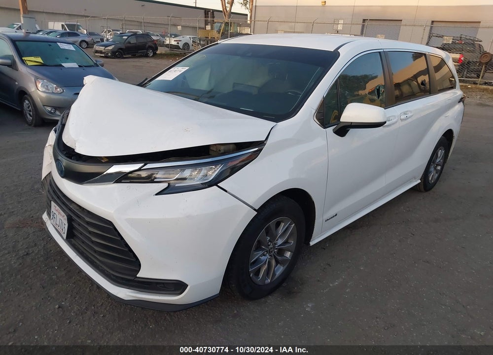 2021 TOYOTA SIENNA LE VIN: 5TDKRKEC0MS042054