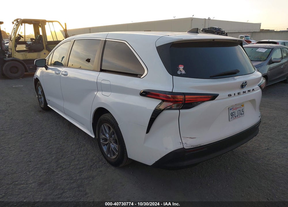 2021 TOYOTA SIENNA LE VIN: 5TDKRKEC0MS042054