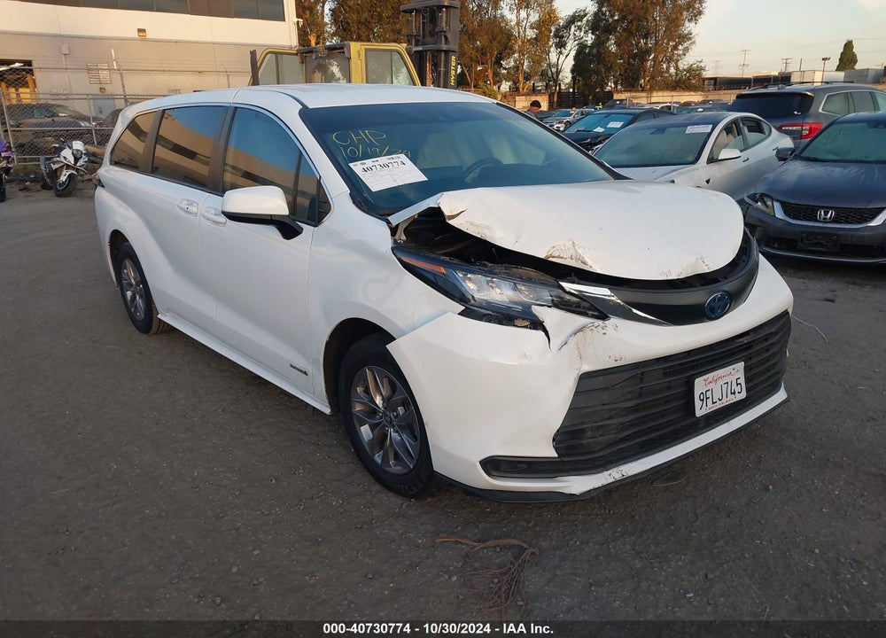 2021 TOYOTA SIENNA LE VIN: 5TDKRKEC0MS042054