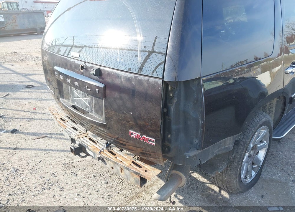 2007 GMC YUKON DENALI VIN: 1GKFK63827J180664
