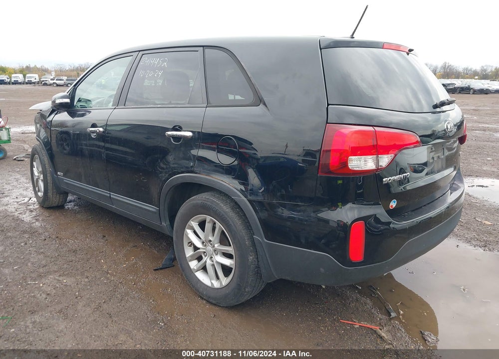 2015 KIA SORENTO LX VIN: 5XYKTCA60FG613808