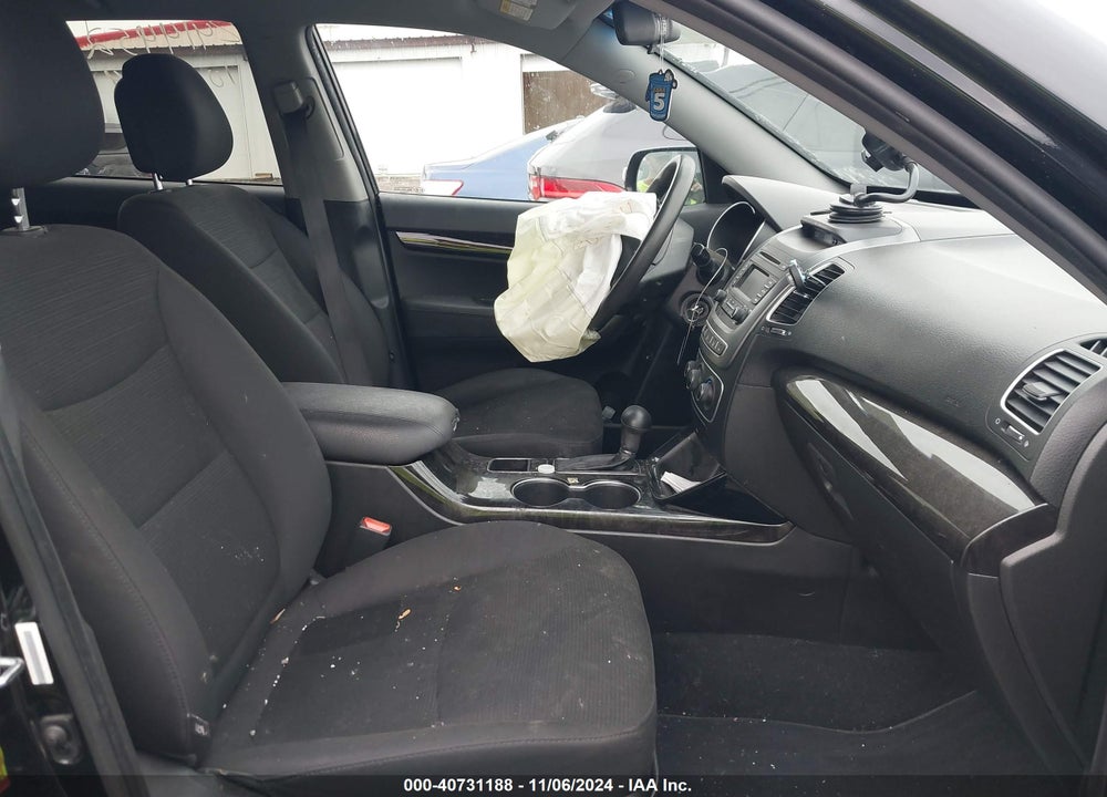 2015 KIA SORENTO LX VIN: 5XYKTCA60FG613808