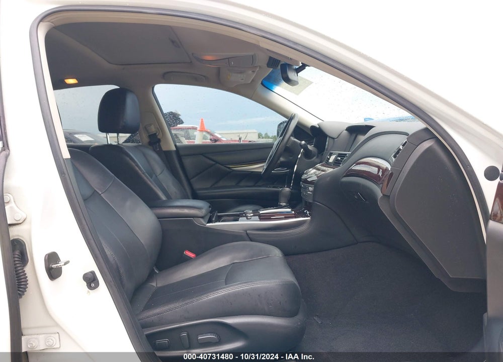 2017 INFINITI Q70 3.7 VIN: JN1BY1AP5HM741660