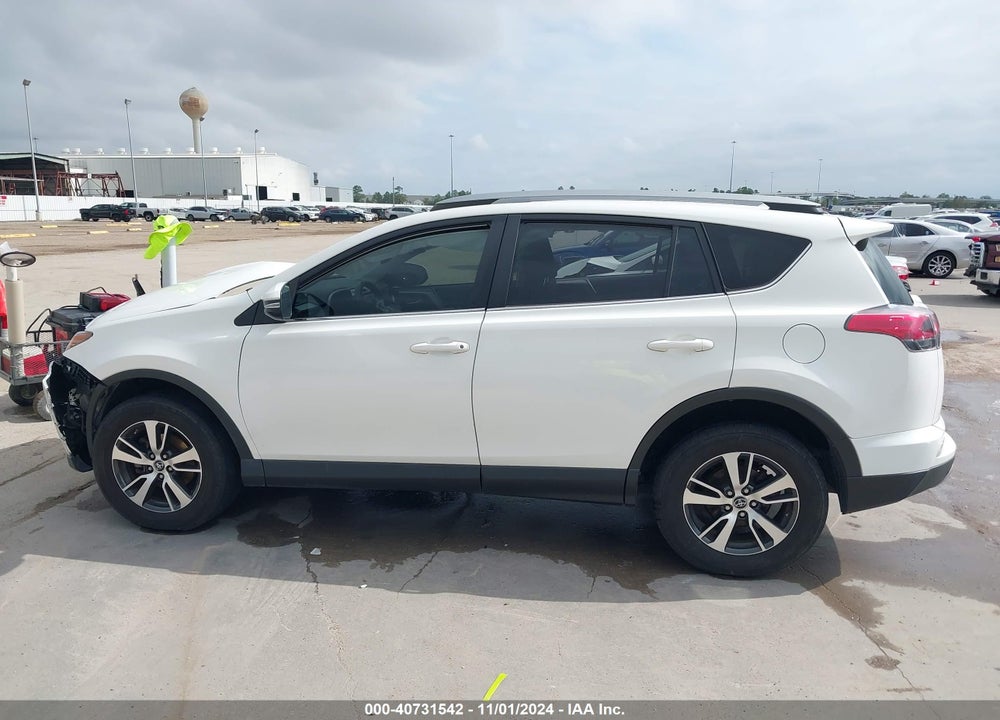 2018 TOYOTA RAV4 ADVENTURE/XLE VIN: JTMWFREV0JD125415