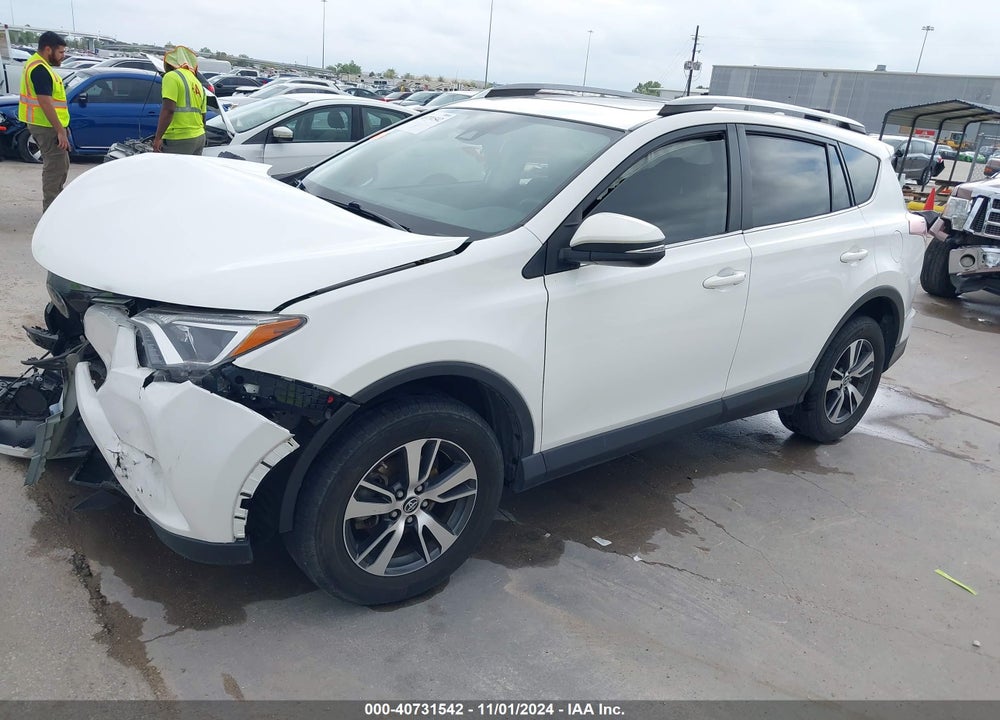 2018 TOYOTA RAV4 ADVENTURE/XLE VIN: JTMWFREV0JD125415