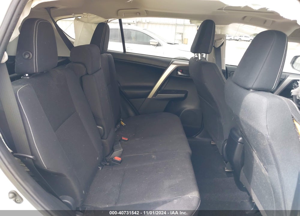 2018 TOYOTA RAV4 ADVENTURE/XLE VIN: JTMWFREV0JD125415