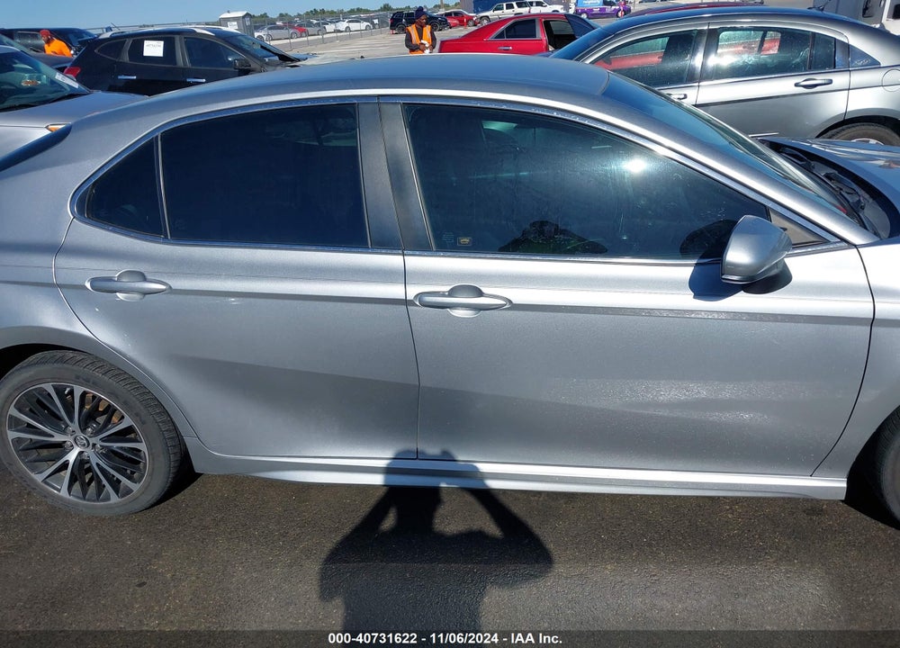 2018 TOYOTA CAMRY SE VIN: 4T1B11HK0JU666265