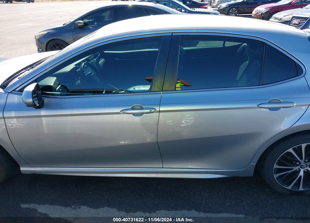 2018 TOYOTA CAMRY SE VIN: 4T1B11HK0JU666265