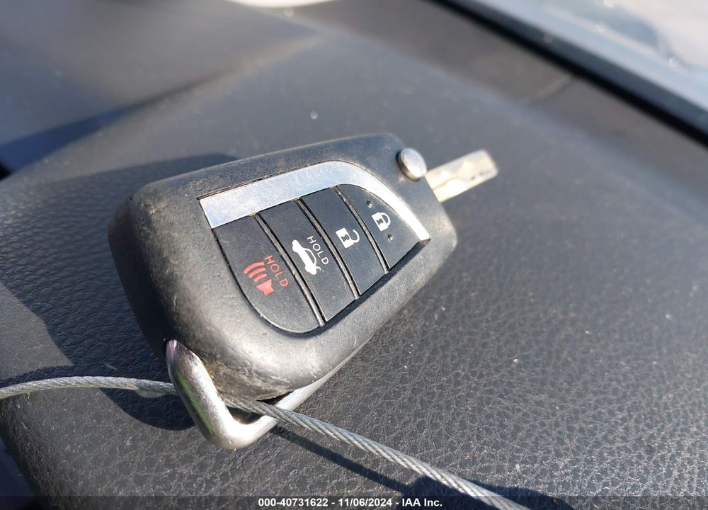 2018 TOYOTA CAMRY SE VIN: 4T1B11HK0JU666265