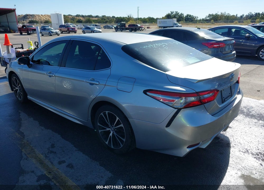 2018 TOYOTA CAMRY SE VIN: 4T1B11HK0JU666265