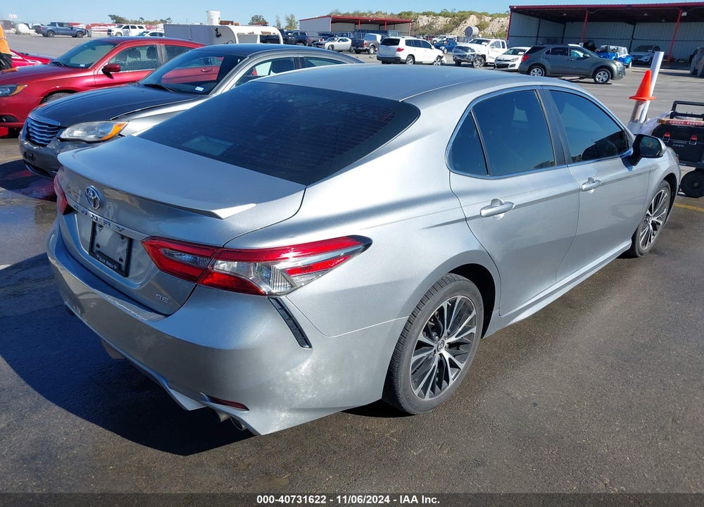 2018 TOYOTA CAMRY SE VIN: 4T1B11HK0JU666265