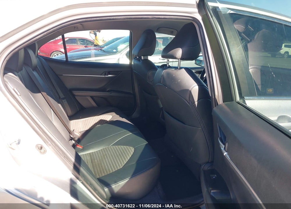 2018 TOYOTA CAMRY SE VIN: 4T1B11HK0JU666265