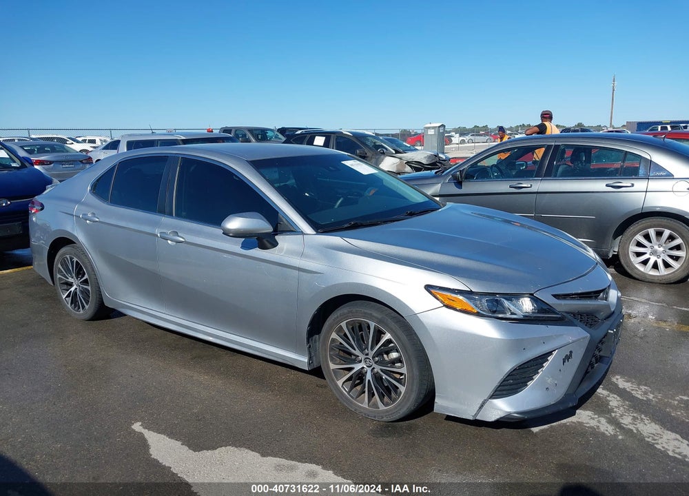2018 TOYOTA CAMRY SE VIN: 4T1B11HK0JU666265