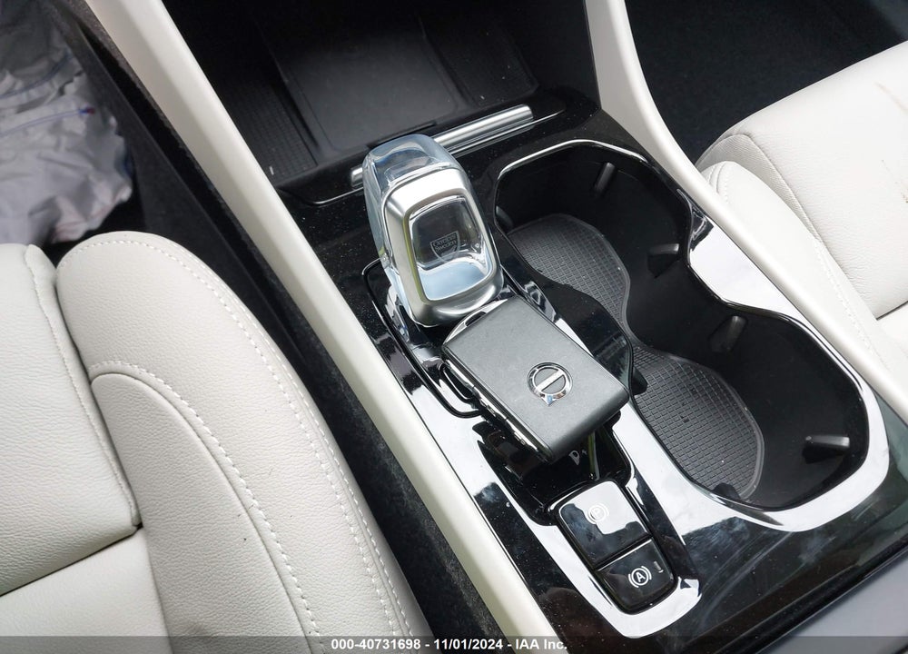 2024 VOLVO XC40 B5 ULTIMATE BRIGHT THEME VIN: YV4L12UF9R2361035