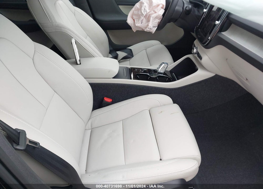 2024 VOLVO XC40 B5 ULTIMATE BRIGHT THEME VIN: YV4L12UF9R2361035