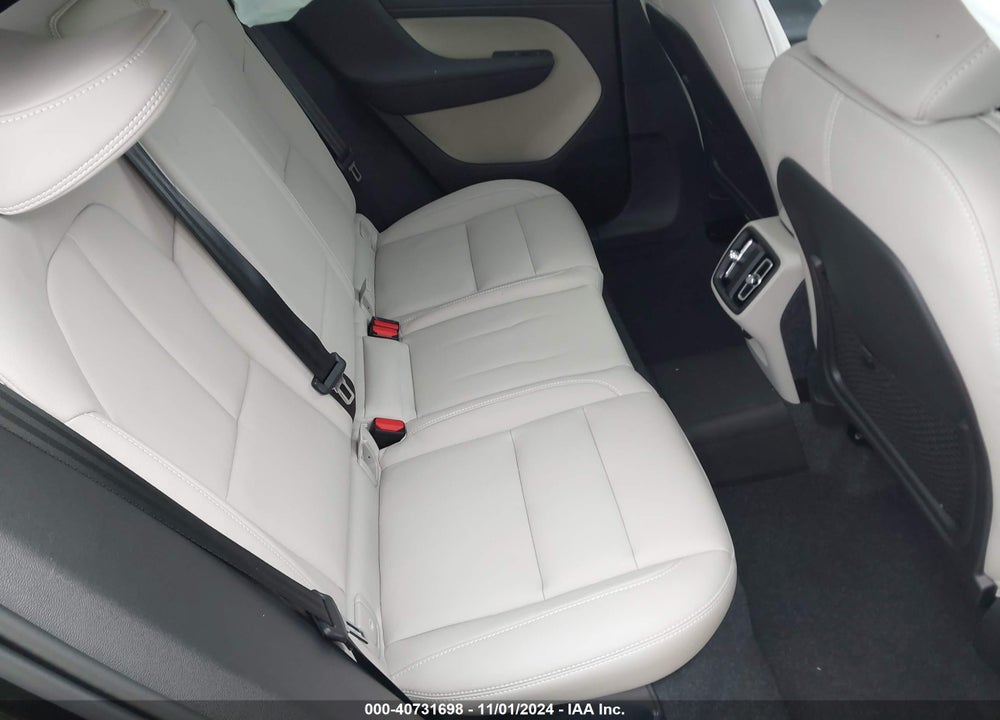2024 VOLVO XC40 B5 ULTIMATE BRIGHT THEME VIN: YV4L12UF9R2361035