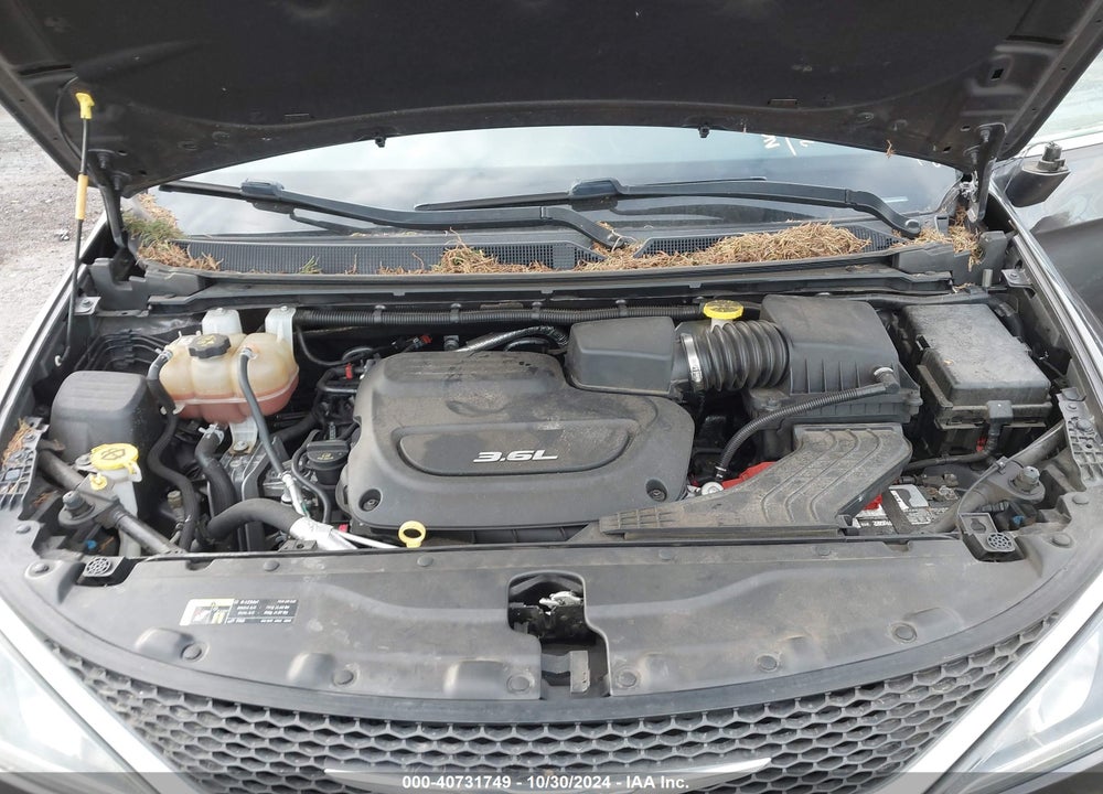 2017 CHRYSLER PACIFICA TOURING L VIN: 2C4RC1BG5HR613571