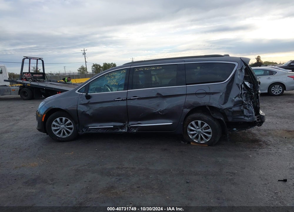 2017 CHRYSLER PACIFICA TOURING L VIN: 2C4RC1BG5HR613571