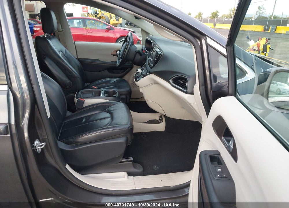 2017 CHRYSLER PACIFICA TOURING L VIN: 2C4RC1BG5HR613571