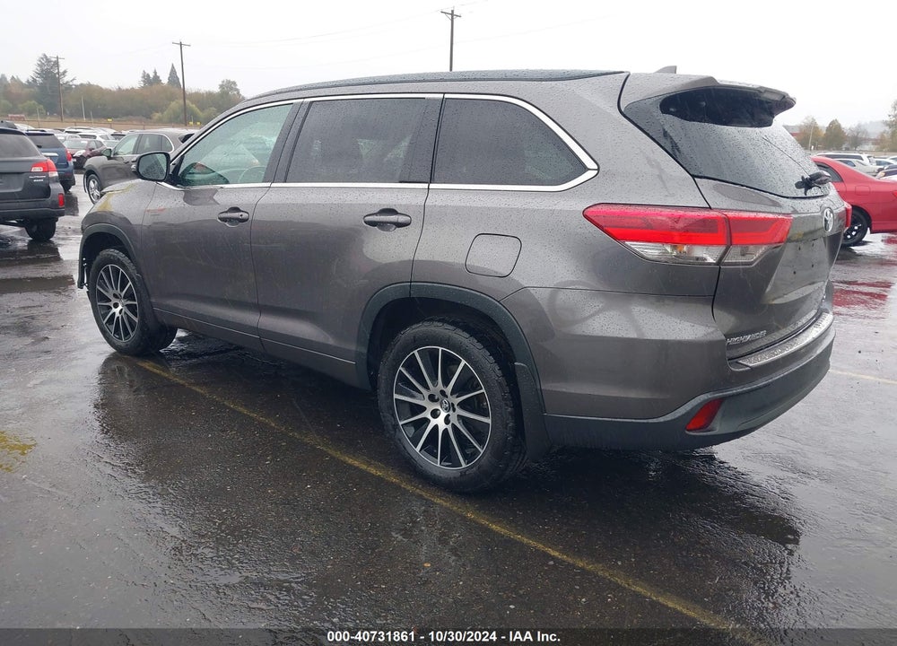 2017 TOYOTA HIGHLANDER SE VIN: 5TDJZRFH3HS375076
