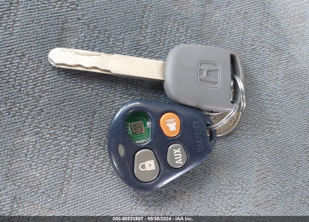 2004 HONDA PILOT LX VIN: 2HKYF18154H598597