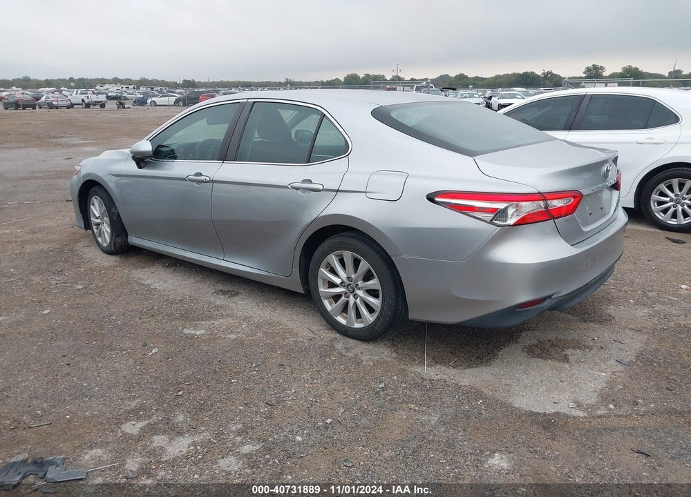 2018 TOYOTA CAMRY LE VIN: 4T1B11HK3JU073483