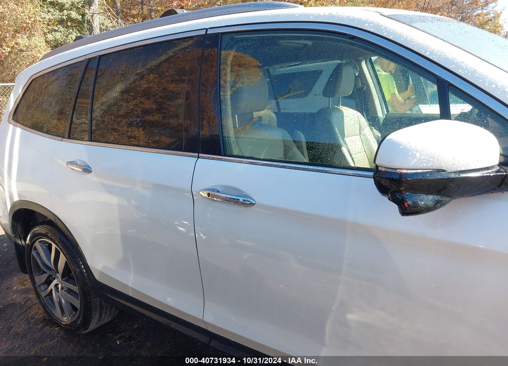 2017 HONDA PILOT TOURING VIN: 5FNYF6H94HB041977