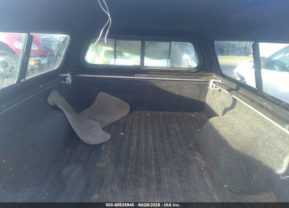 1998 CHEVROLET S-10 LS VIN: 1GCDT19X7W8136389