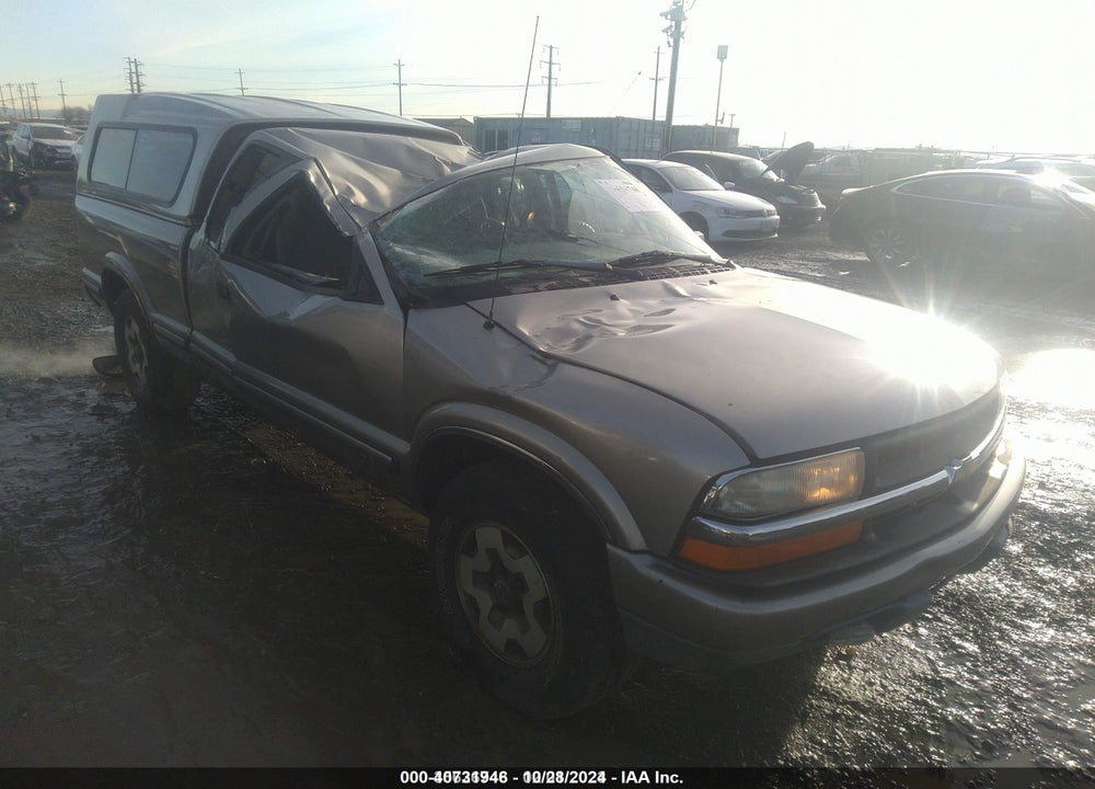 1998 CHEVROLET S-10 LS VIN: 1GCDT19X7W8136389
