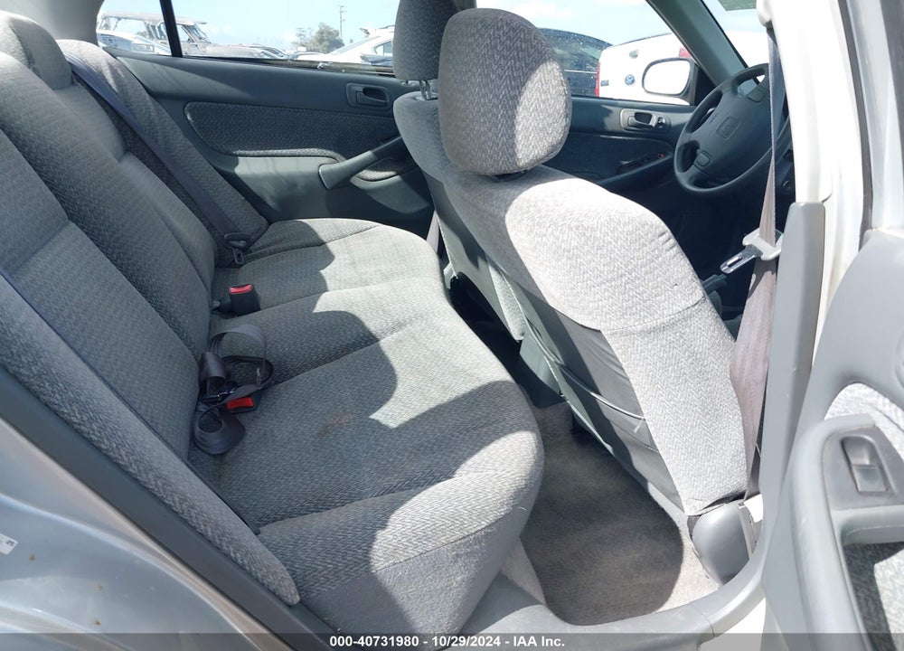 1999 HONDA CIVIC LX VIN: 2HGEJ6677XH573110