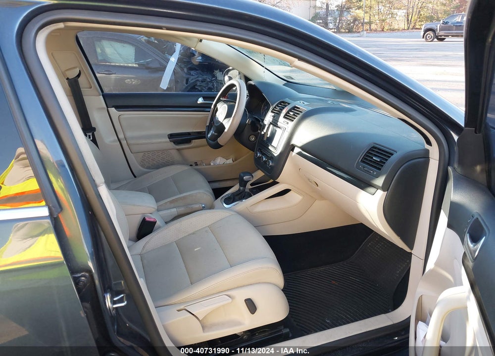 2010 VOLKSWAGEN JETTA SE VIN: 3VWRZ7AJ0AM038398