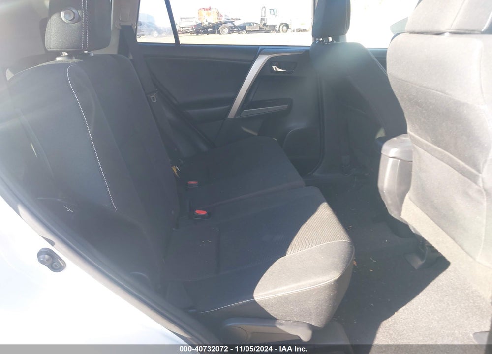 2017 TOYOTA RAV4 XLE VIN: JTMRFREV7HJ715457