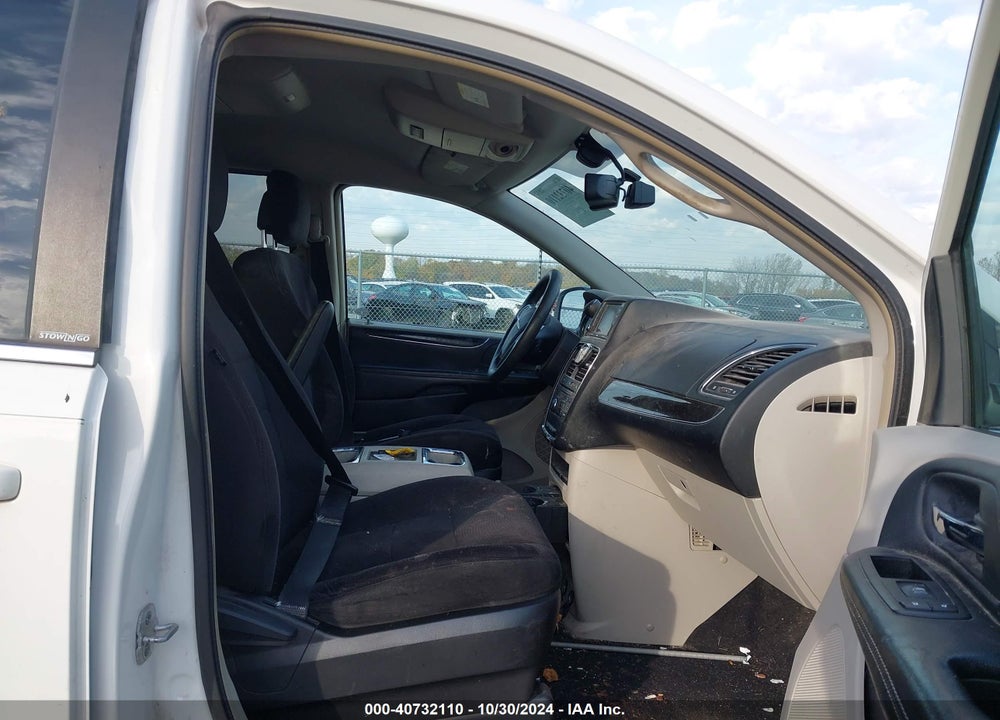 2011 CHRYSLER TOWN & COUNTRY VIN: 2A4RR5DG2BR683968