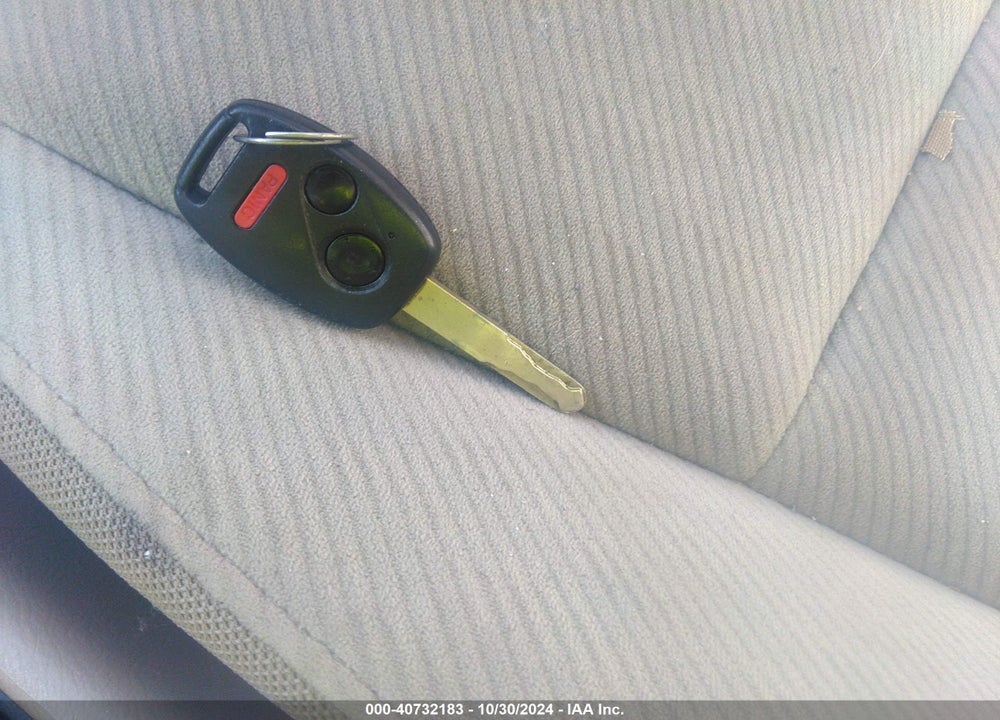 2011 HONDA CIVIC LX VIN: 19XFA1F58BE039946