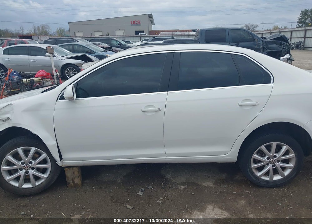 2010 VOLKSWAGEN JETTA SE VIN: 3VWRZ7AJ0AM043956