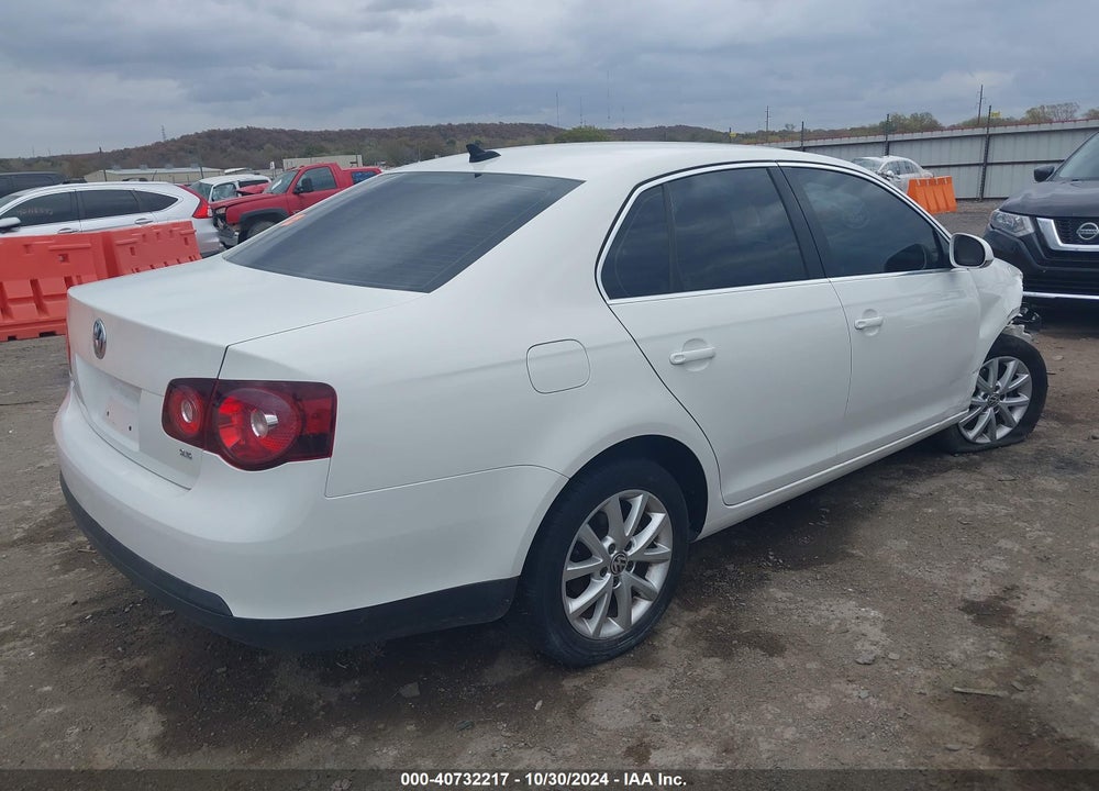 2010 VOLKSWAGEN JETTA SE VIN: 3VWRZ7AJ0AM043956