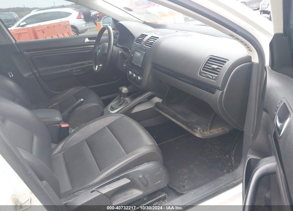 2010 VOLKSWAGEN JETTA SE VIN: 3VWRZ7AJ0AM043956