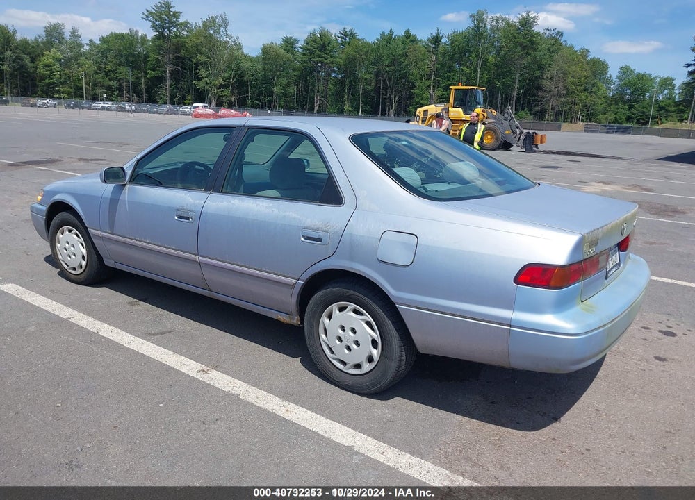 1997 TOYOTA CAMRY LE VIN: JT2BG22K1V0008669