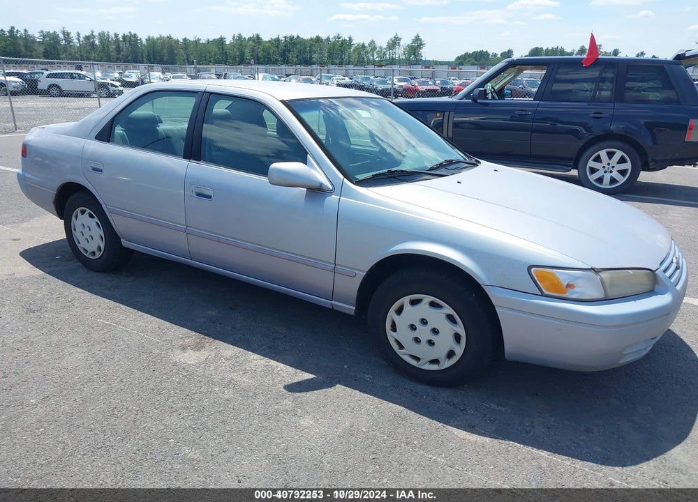 1997 TOYOTA CAMRY LE VIN: JT2BG22K1V0008669
